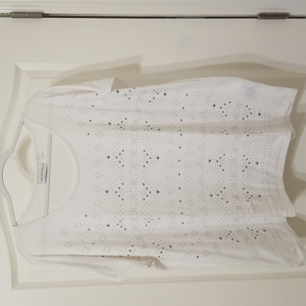 Avenue White Silver Studded T-shirt Size 22/24